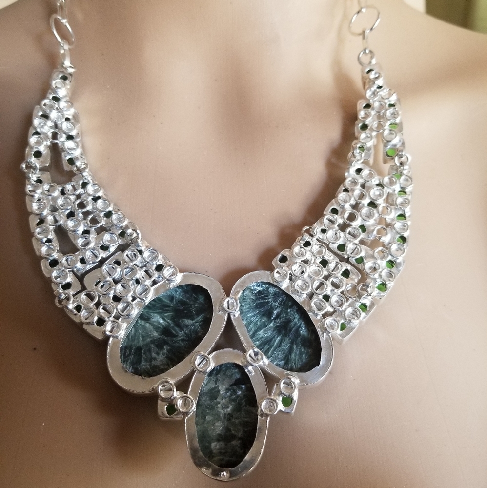 GLAMOROUS NECKLACE NWOT - Picture 6 of 8